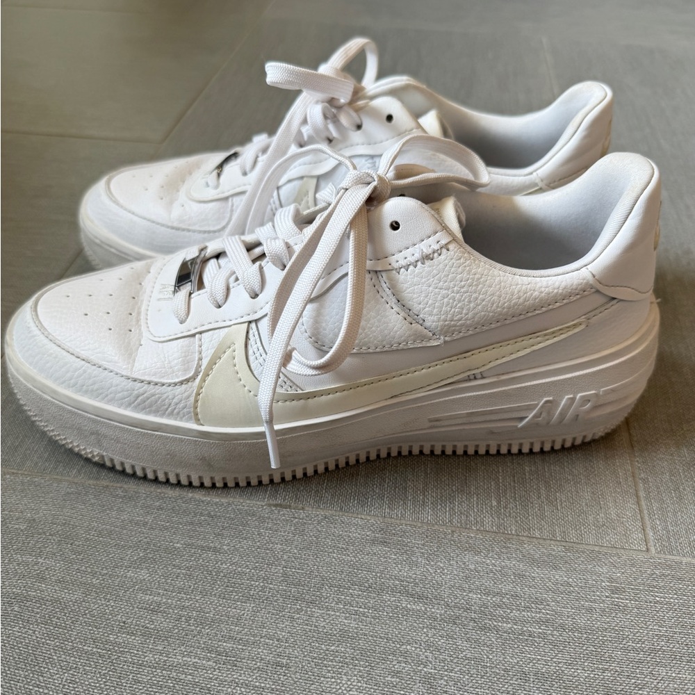 Nike Women’s White Sneakers Air Force 1 Platform  size 9
